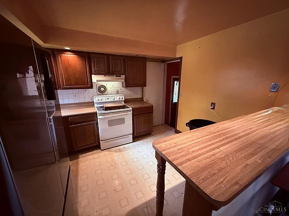 5th image of 784 Woodyhill Dr