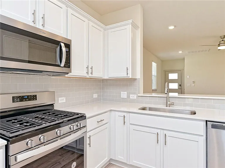 7512 Daves Landing Dr — Photo 10