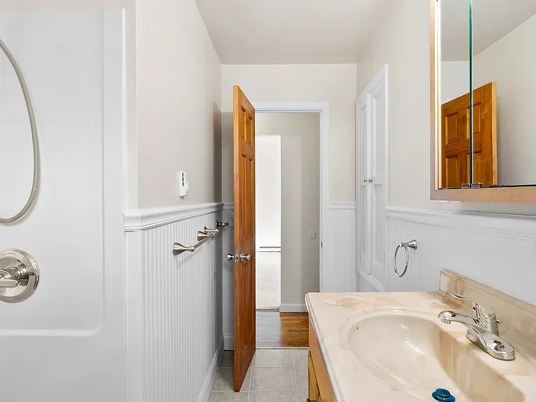8 Warwick Ave #A — Photo 21