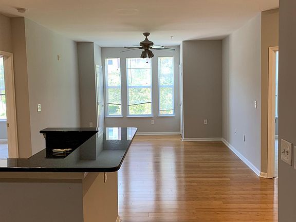 5th image of 2655 Prosperity Ave APT 226