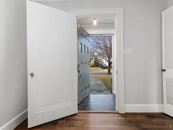 5th image of 309 Yeardley Ave