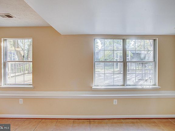 5th image of 819 Cattail Ln NE