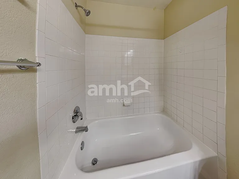4051 N Orleans St — Photo 19