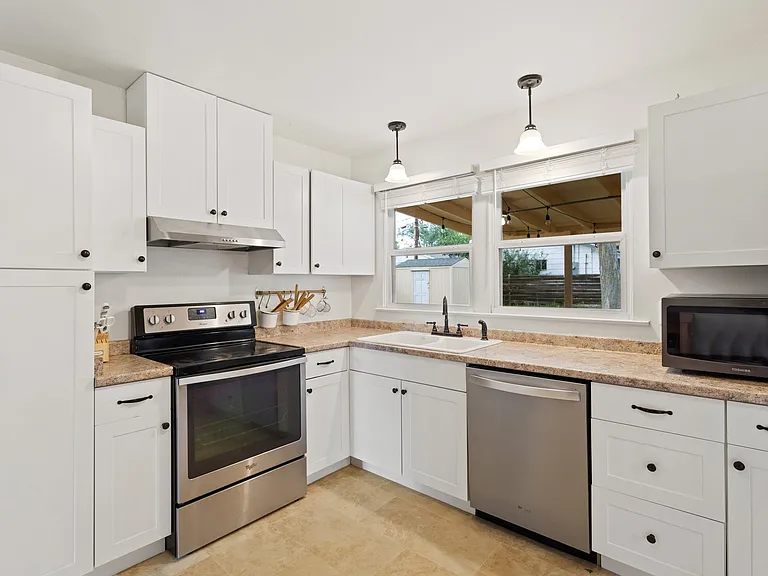 2506 Lelaray St — Photo 11