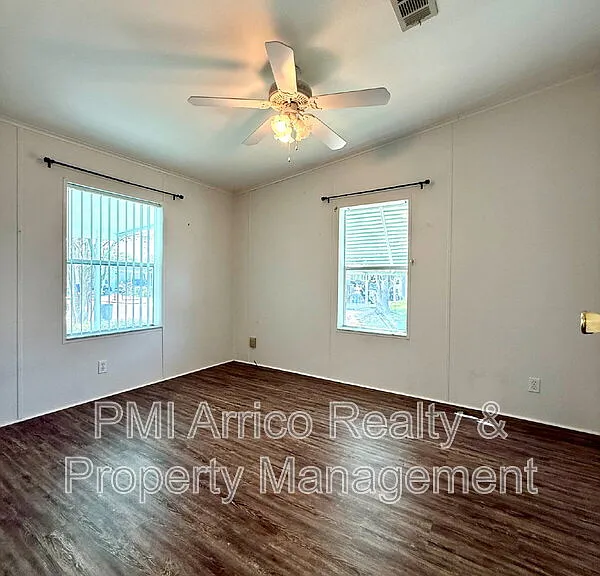 3515 Zephyr Ln — Photo 31