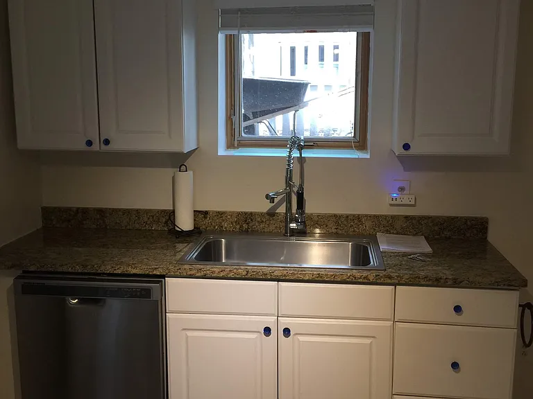 309 Cantril St #B — Photo 8