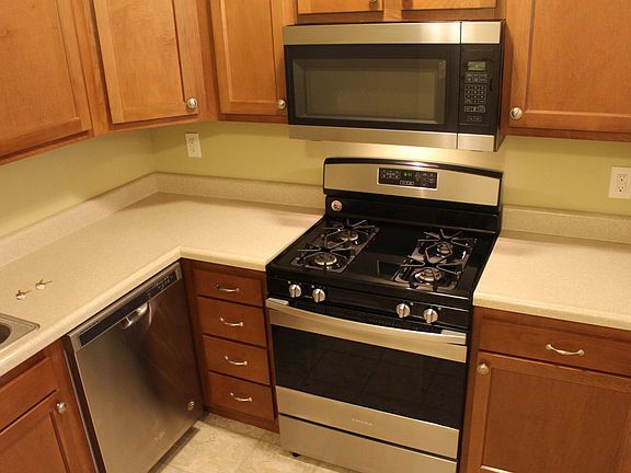 3rd image of 1454 Shady Ave APT 3R