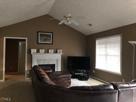 4th image of 55 Oak Hill Dr