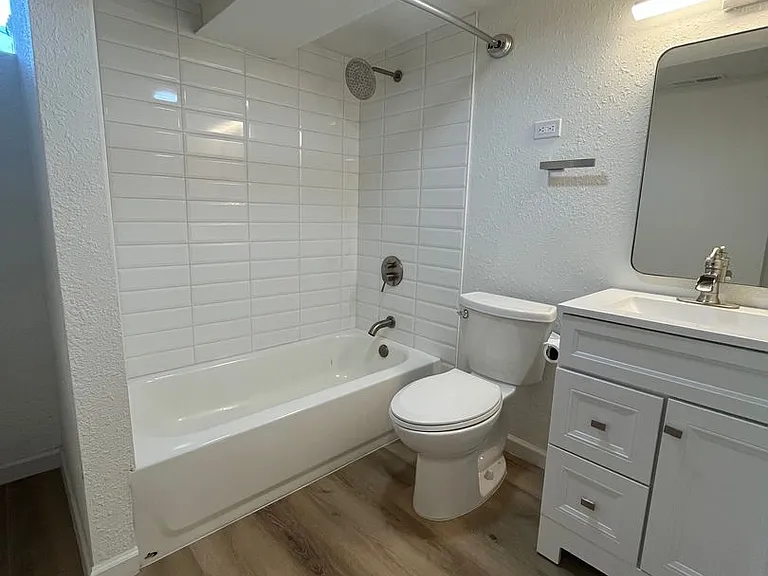 1609-1611 Hooker Street — Photo 7