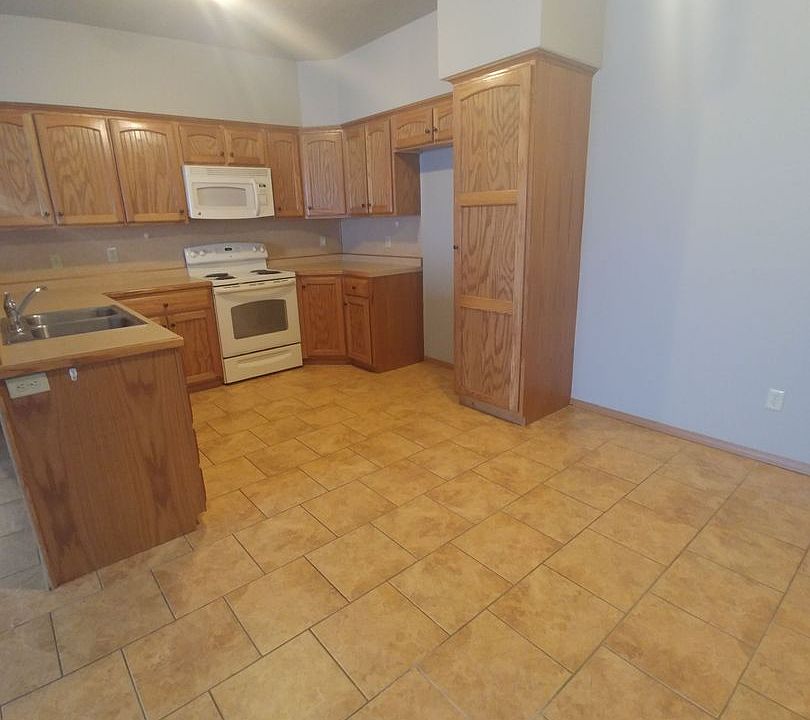 1st image of 705-707 E Watermill Cir