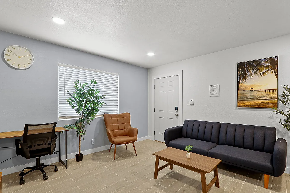 Living Area - Carousel Dr