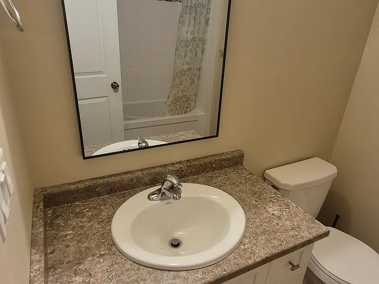 225 Riddell St #5 — Photo 10