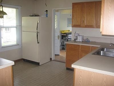 3rd image of 604 7th Ave NW
