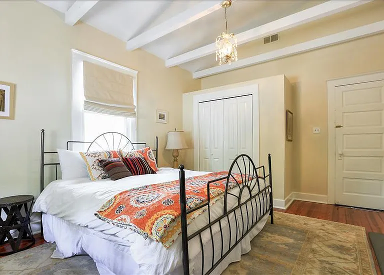 Upstairs front bedroom
