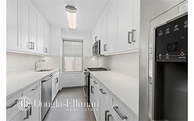 Rented by Douglas Elliman | media 26