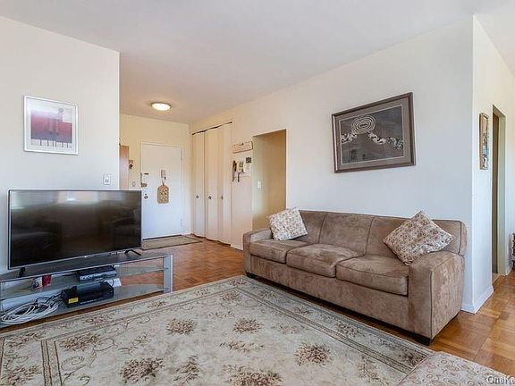 4th image of 260 Garth Rd APT 7B5