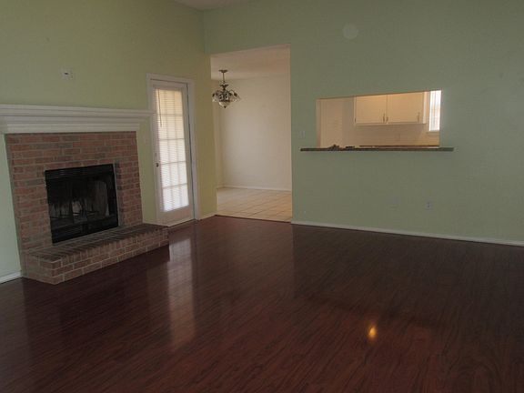 3rd image of 9608 Brentwood Blvd