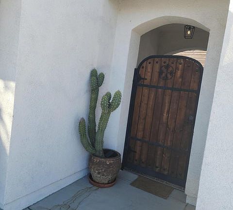 3rd image of 84644 Pavone Way