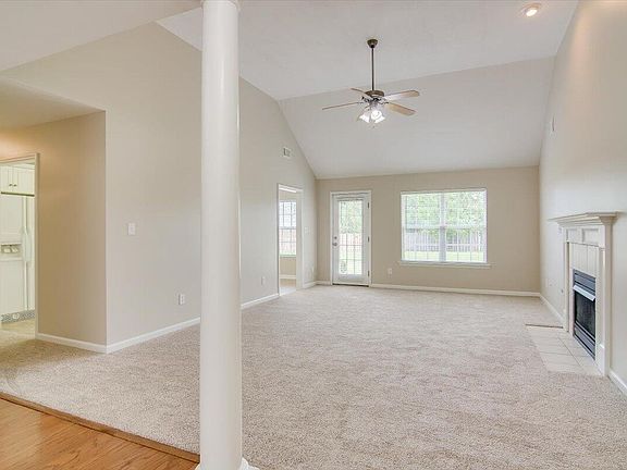 4th image of 3040 Parkridge Dr