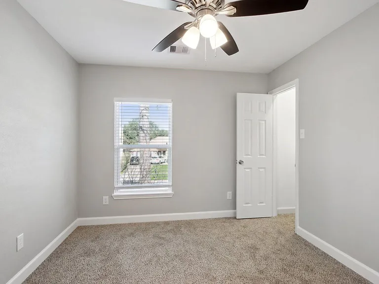 1127 Cascade Creek Dr — Photo 10