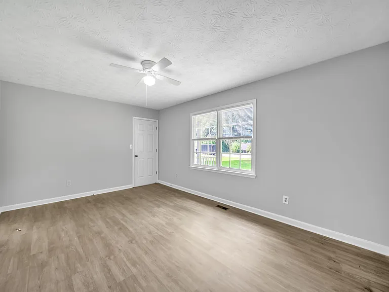 608 Wood Ridge Dr — Photo 16
