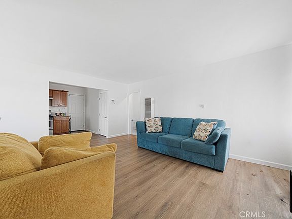 5th image of 901 W 134th Pl