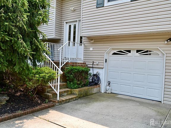3rd image of 2 Albemarle Rd