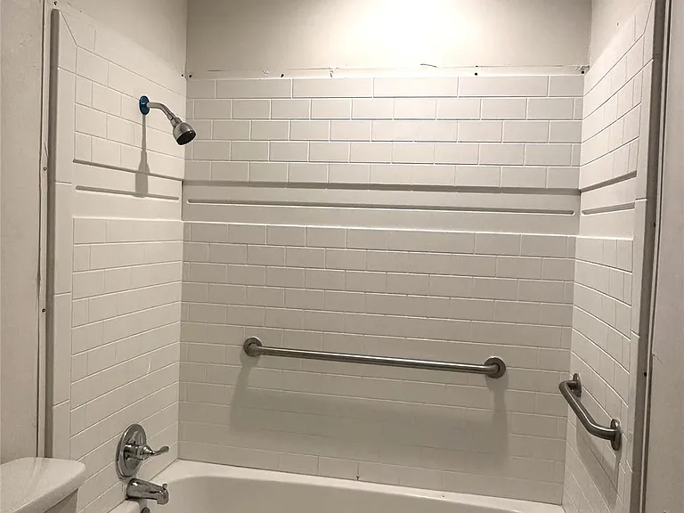 4418 Ludwig Ln — Photo 11