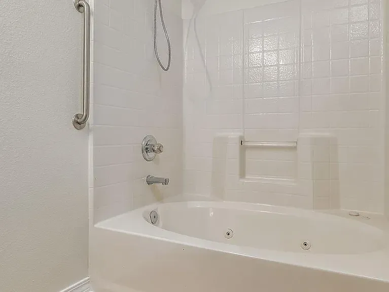 1108 Simpson St — Photo 12