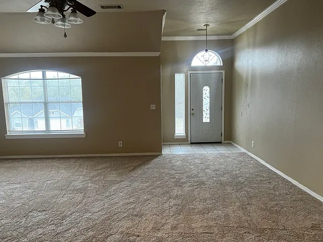 4 bed, 2029 sqft, $2,025 — Photo 2