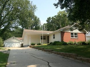 2606 S 38th St, Lincoln, NE 68506