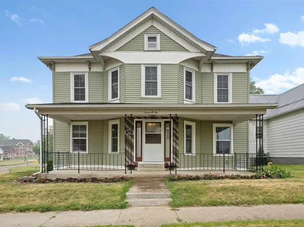 702 15th St, Belle Plaine, IA 52208