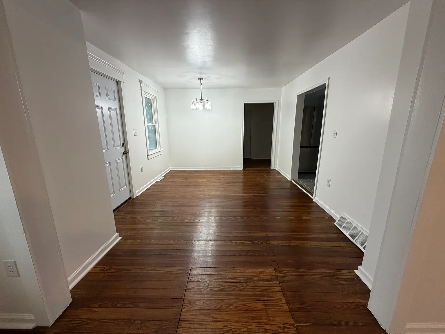 3 bed, 2.5 bath, 2100 sqft, $2,500 — Photo 2