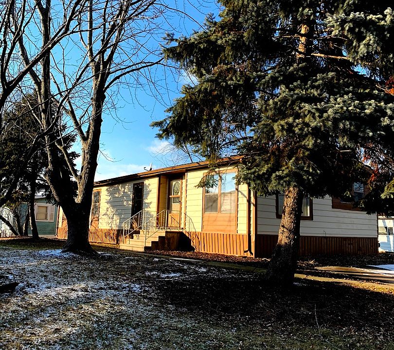 1st image of 131 Knollwood Cir