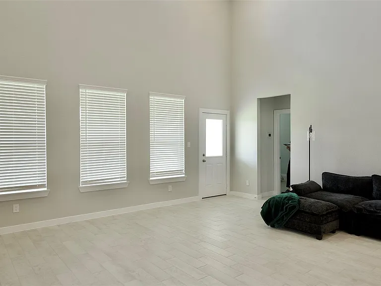 3207 Tilley Dr — Photo 17