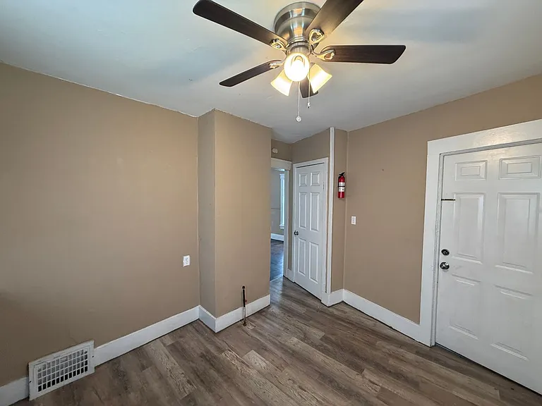 522 W 23rd St — Photo 5