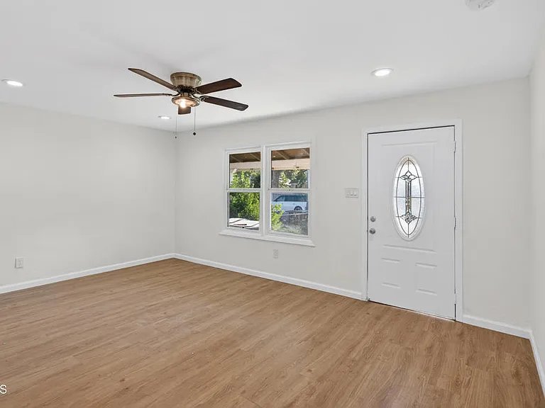 3307 Belden St — Photo 4