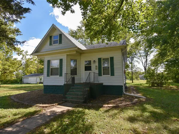 628 E 2nd St, Staunton, IL 62088