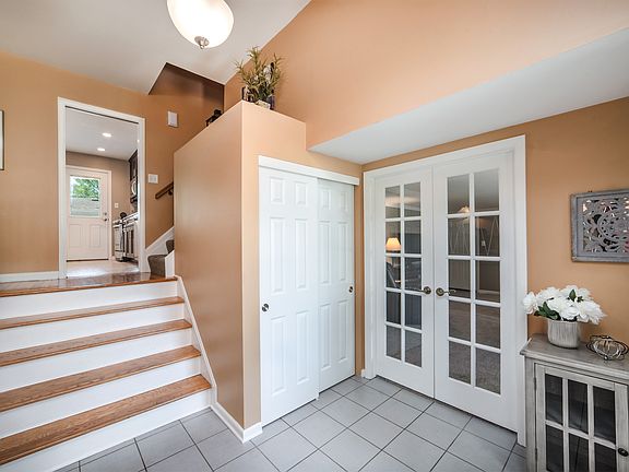 3rd image of 1507 E Joan Dr