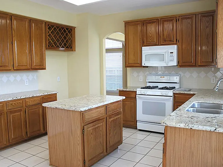 4614 Forest Home Dr — Photo 5