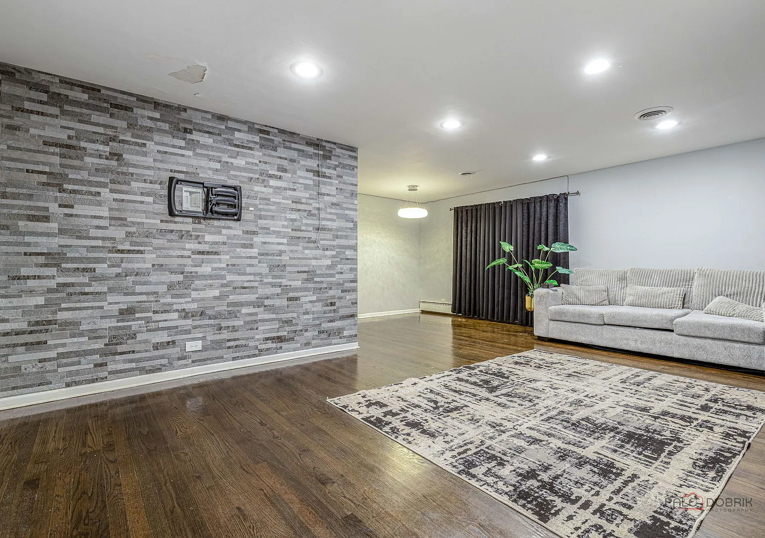 3 bed, 2.5 bath, 2650 sqft, $3,800 — Photo 2