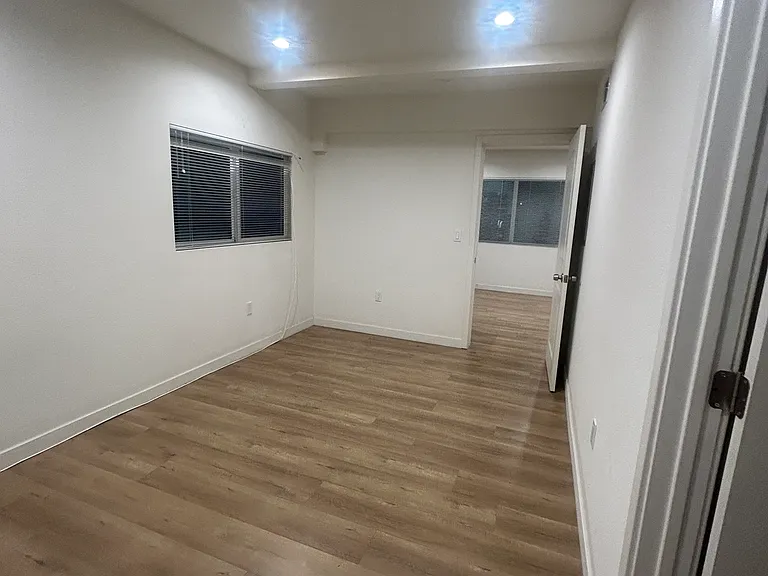 266 E Providencia Ave #266 — Photo 7