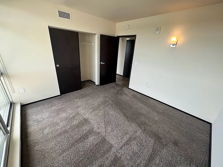 Galaxie High Rise Apartments — Photo 40