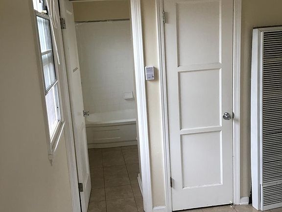 4th image of 350 1/2 E 59th St