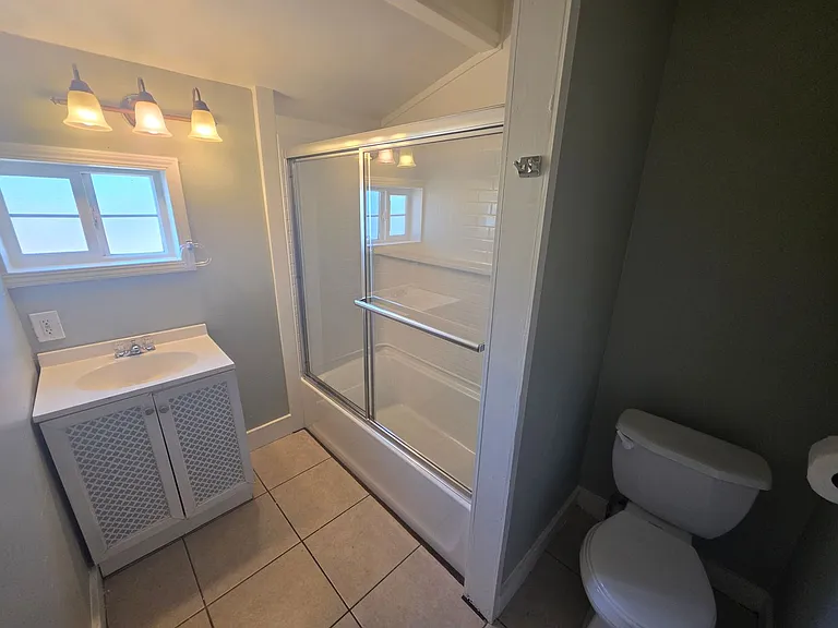 1223 Colusa St — Photo 15