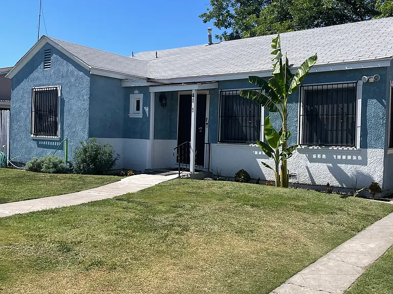 4025 E Tulare St — Photo 1