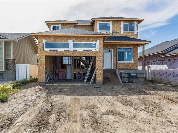 918 E Memorial Dr SE, Redcliff, AB T0J 2P0