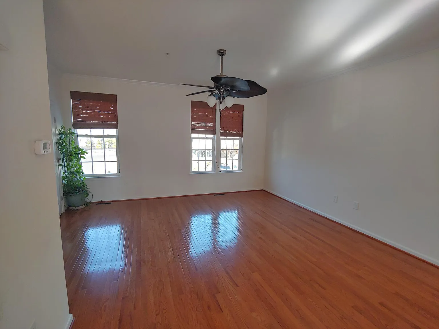 3 bed, 2.5 bath, 1930 sqft, $2,700 — Photo 2