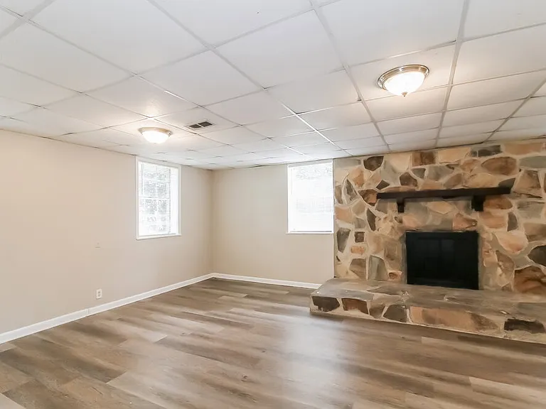 6183 Fieldcrest Dr — Photo 10