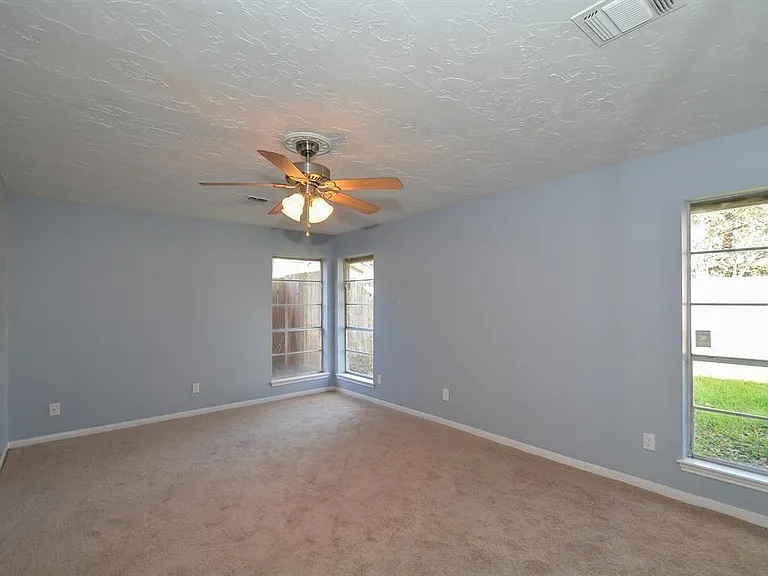 22722 Fincastle Dr — Photo 13
